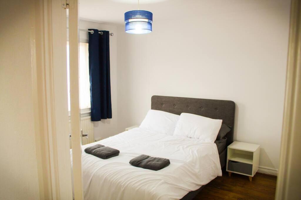 Villa House In Colnbrook Near Windsor & Heathrow Esterno foto