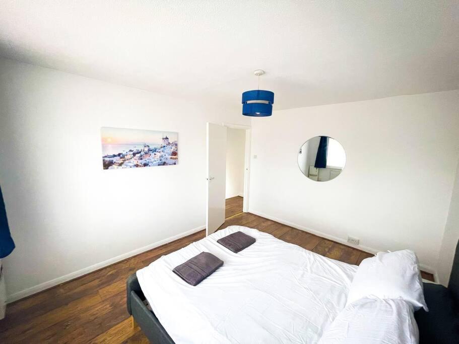 Villa House In Colnbrook Near Windsor & Heathrow Esterno foto