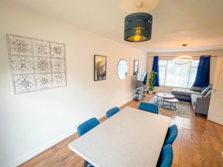 Villa House In Colnbrook Near Windsor & Heathrow Esterno foto