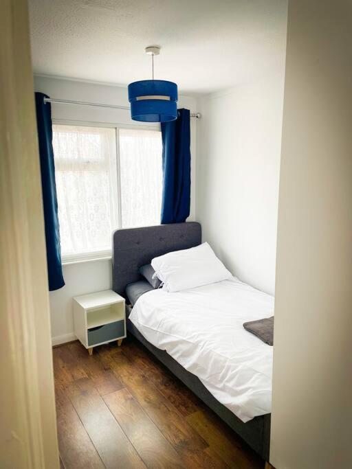 Villa House In Colnbrook Near Windsor & Heathrow Esterno foto