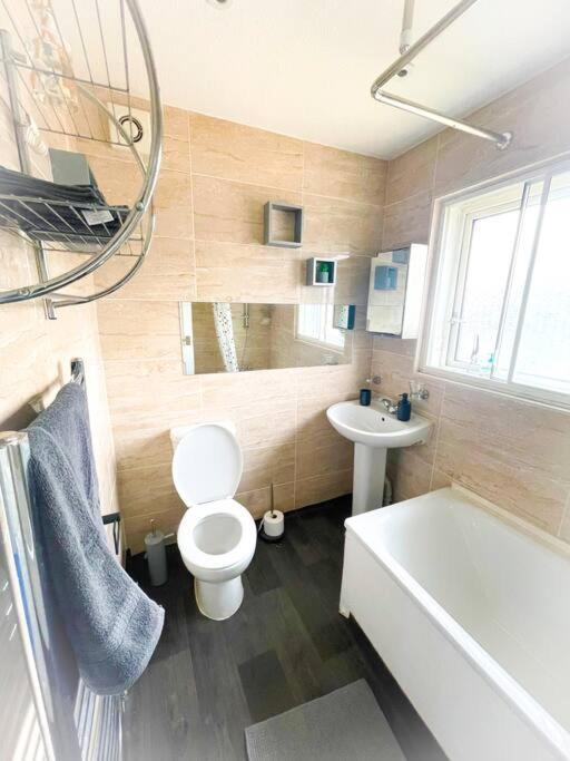 Villa House In Colnbrook Near Windsor & Heathrow Esterno foto